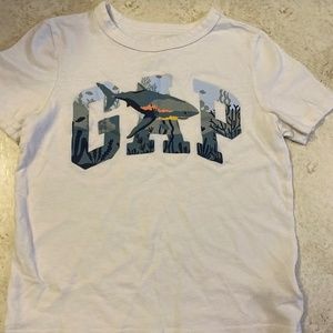 Gap t-shirt